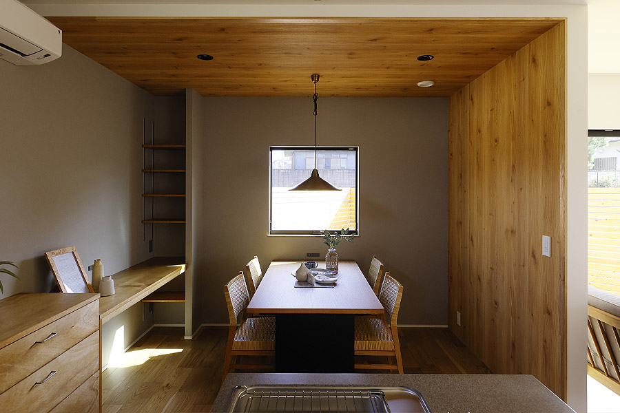 木のぬくもり感じるダイニング