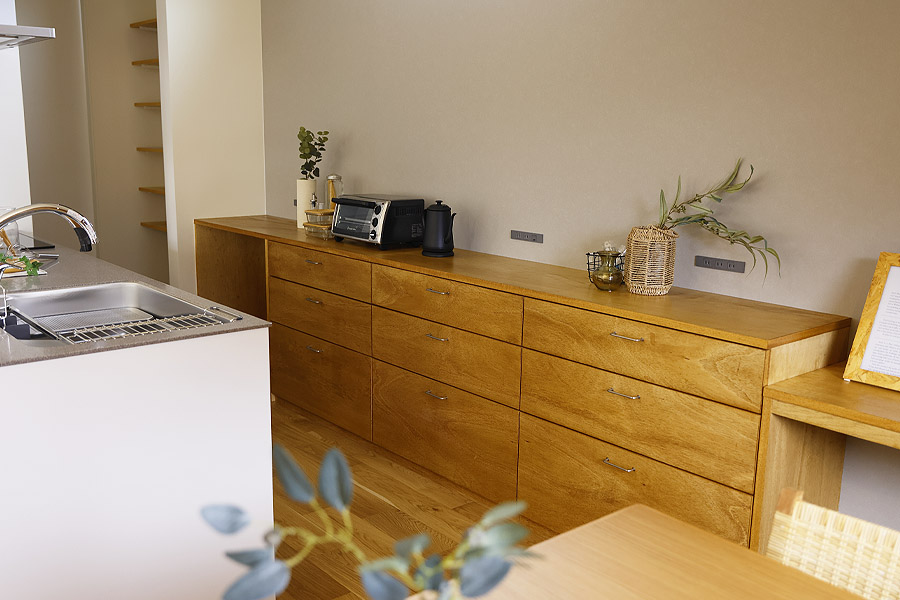 奥様こだわりの造作カップボード